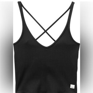 NWOT Vuori Rib Crop Tank